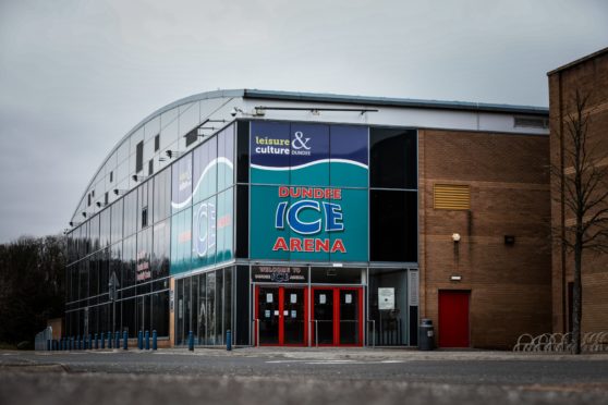 Dundee Stars defeated rivals Fife Flyers in dramatic fashion at Dundee Ice Arena.