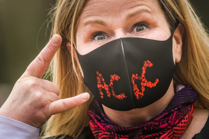 Lindsey Wilson of the Three Bellies Brae pub wears an ACDC face mask while she volunteers for a food hub Mhairi Edwards/DCT Media