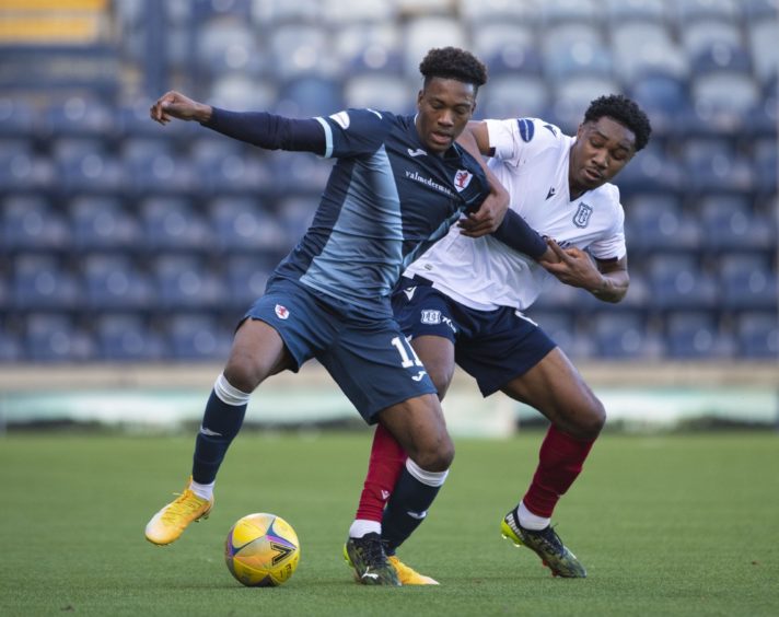 Dunfermline loan signing Malachi Fagan-Walcott grapples with Timmy Abraham as he makes his debut for Dundee against Raith Rovers on January 30, 2021. Image: Paul Devlin / SNS Group.
