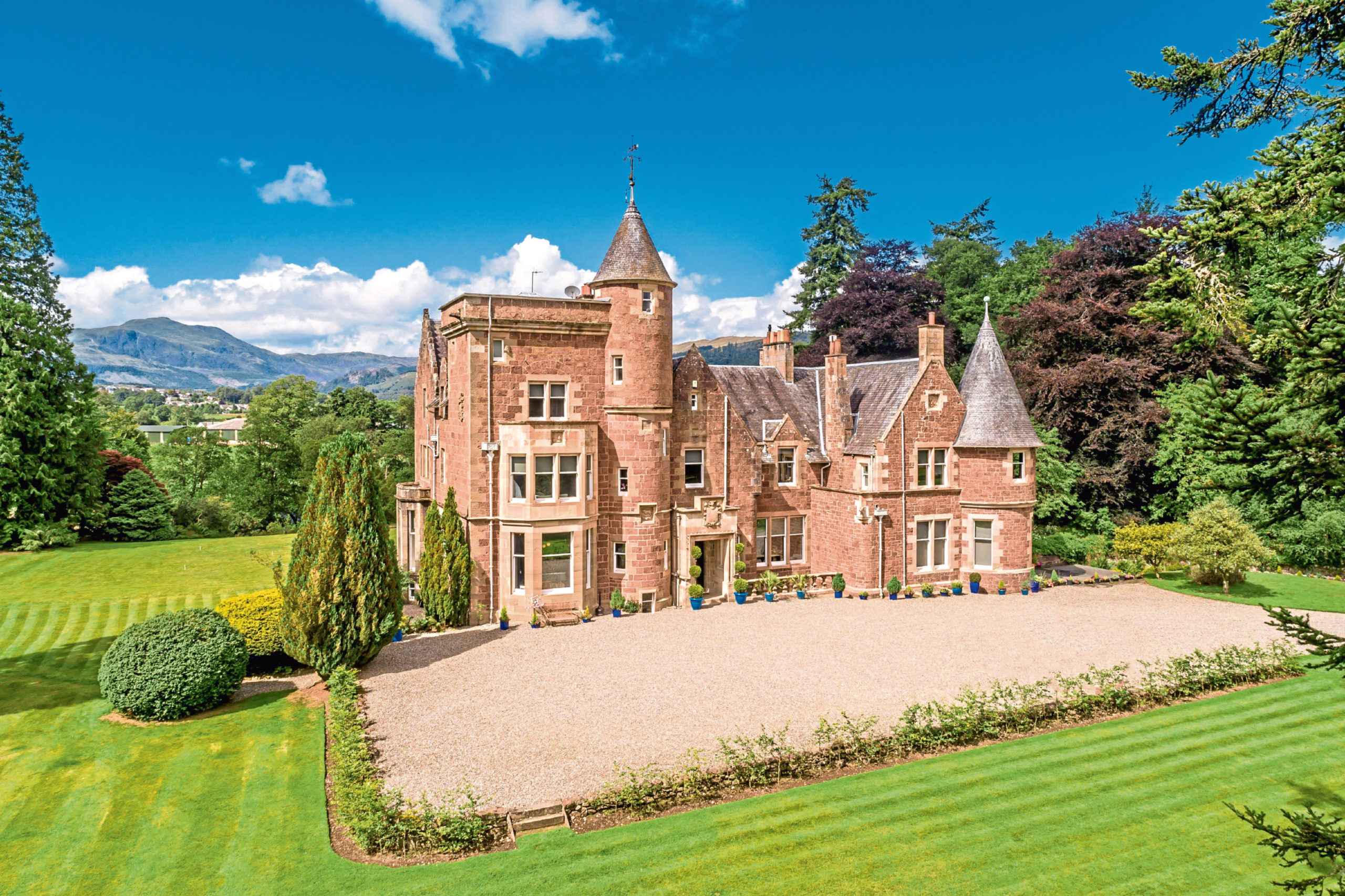 PROPERTY: incredible Callander castle sits on riverfront and has amazing interior by one of Scotland's top artists - Vimarsana News