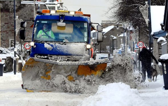 Gritting in Monifeith.