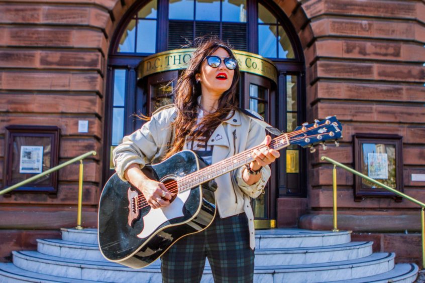 KT Tunstall busking outside the DC Thomson building in Meadowside, Dundee