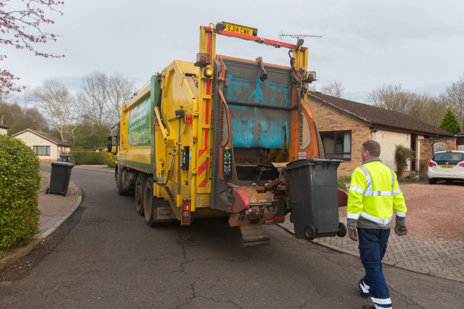 Fife Council apologise for 220,000 failed bin collections during Storm