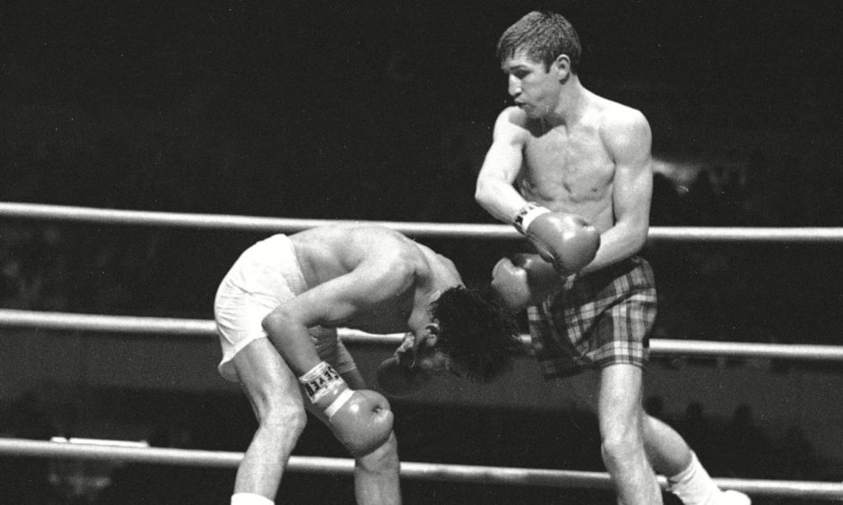 Ken Buchanan boxing against Ruben Navarro in Los Angeles on February 12 1971.