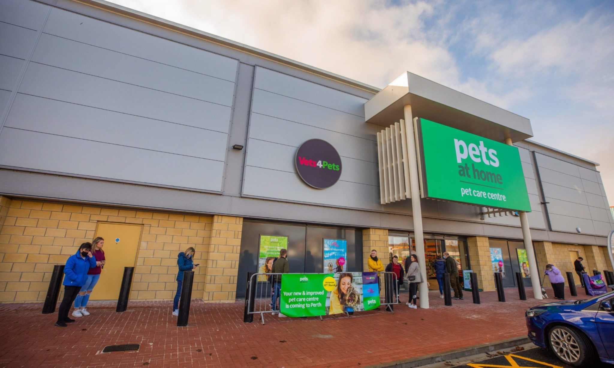 Popular Perth pet store reopens 18 months after fatal fire