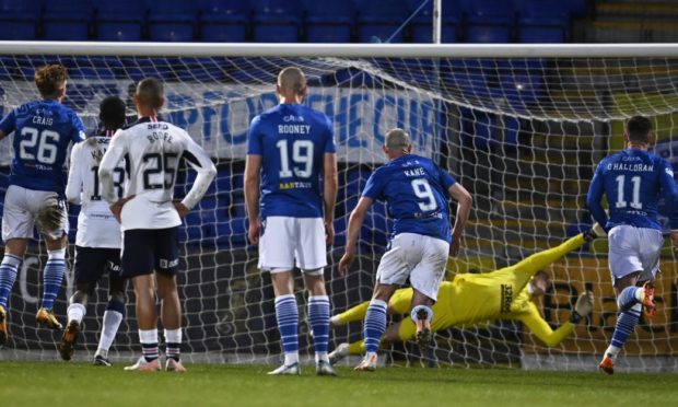 St Johnstone's Liam Craig scores to make it 1-1.