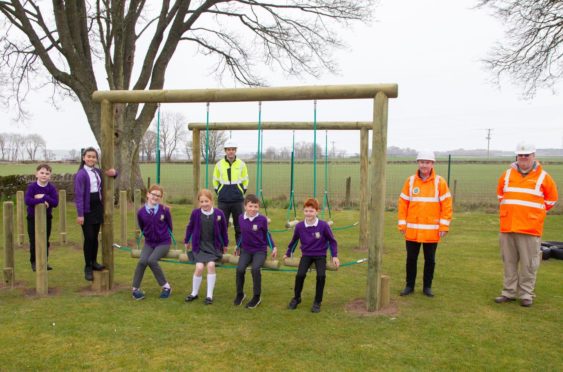 Seagreen preoject representatives and Tealing primary pupils at the new obstacle course.