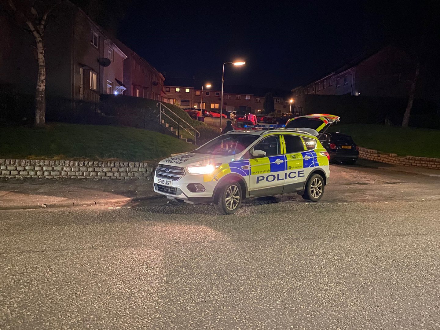 Armed police spend an hour dealing with incident on Kirkcaldy street