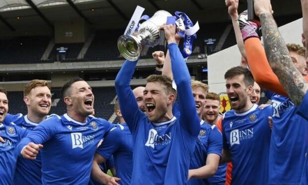 David Wotherspoon lifts the Scottish Cup for a second time.