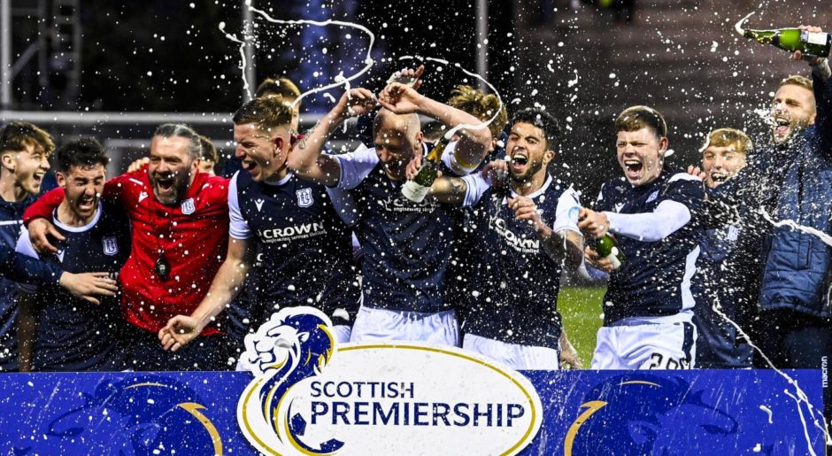 Dundee players celebrate promotion in 2021.