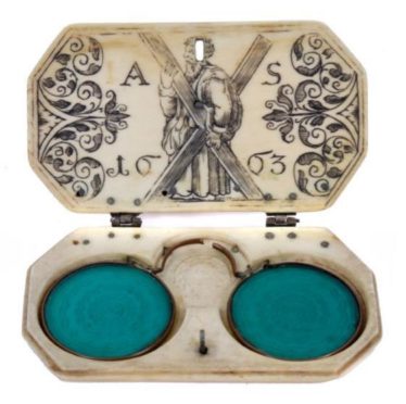 17th Century Scottish spectacle case, £2500 (Reeman Dansie).