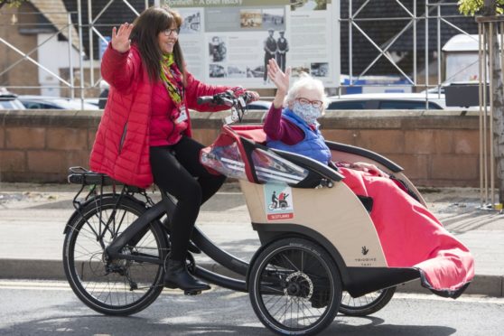 Pic Alan Richardson Pix-AR.co.uk
Maris Rae gives the bike ago with Christine Bell CEO of Cycling Without Age Scotland at the controls
Monifieth Befrienders are hoping to get a trishaw bike to commute some of the elderly residents back and forth from Monifieth to Broughty Ferry. A demonstration of the bike was held at the car park at Tesco Monifieth to allow shopper to give it a try.