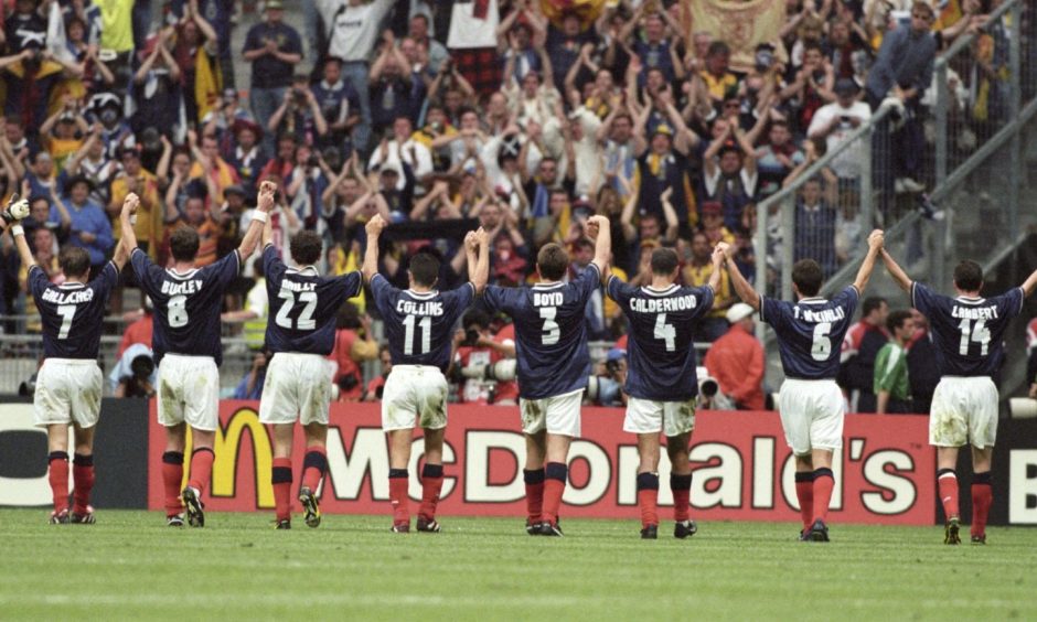 Scotland players thank the Tartan Army at France '98.