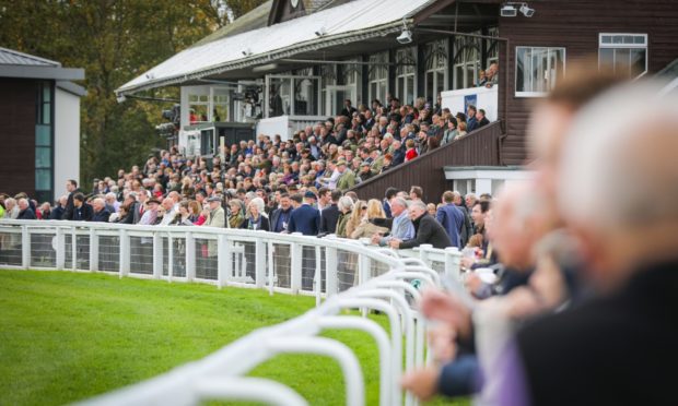 Perth Racecourse will welcome back non-member spectators this weekend.