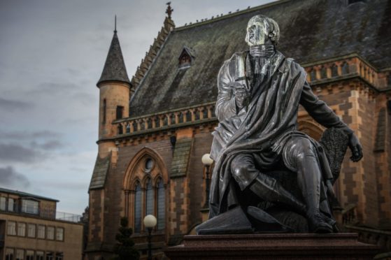 The Robert Burns statue in Dundee.