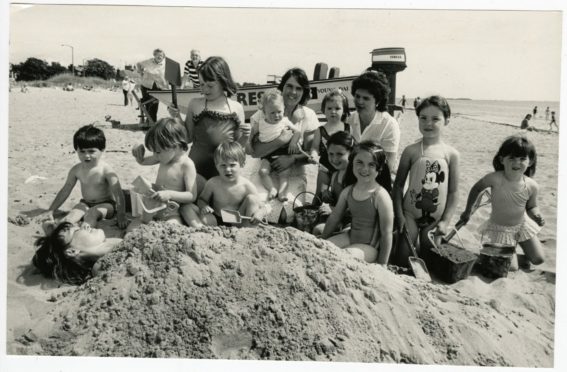 Children in the Broughty Ferry sand in July 1987.