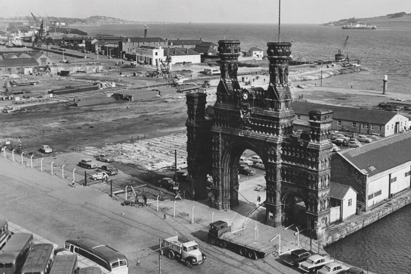The Royal Arch, Dundee (1963).