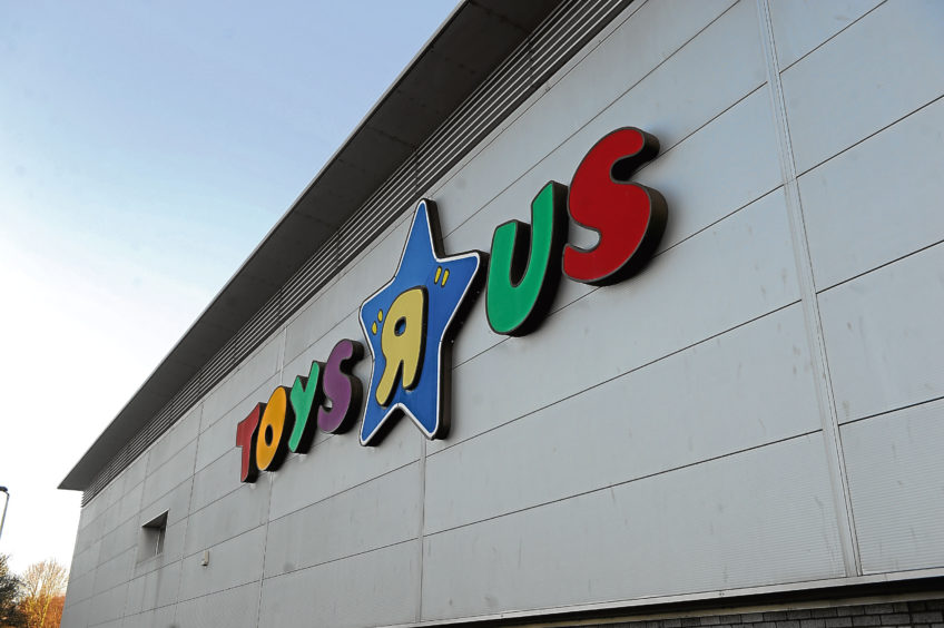 Former Toys R Us unit which will become Dundee bowling alley.