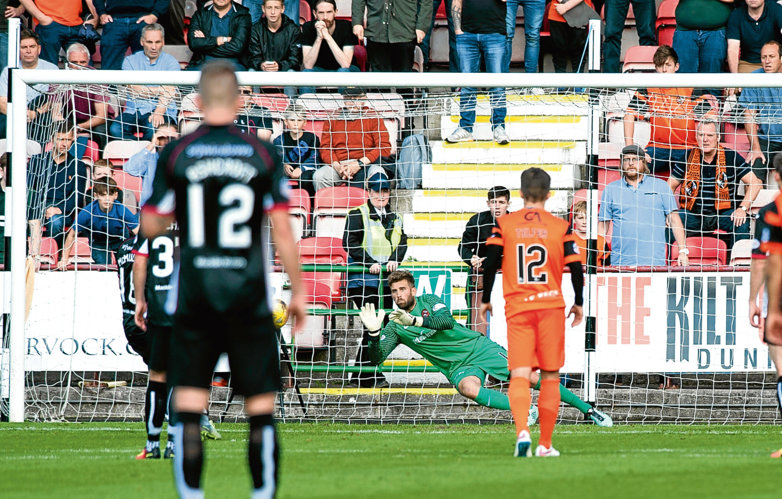 10/09/16 LADBROKES CHAMPIONSHIP DUNFERMLINE v DUNDEE UNITED (1-3) EAST END PARK - DUNFERMLINE Dundee United goalkeeper Cammy Bell saves his third penalty of the match