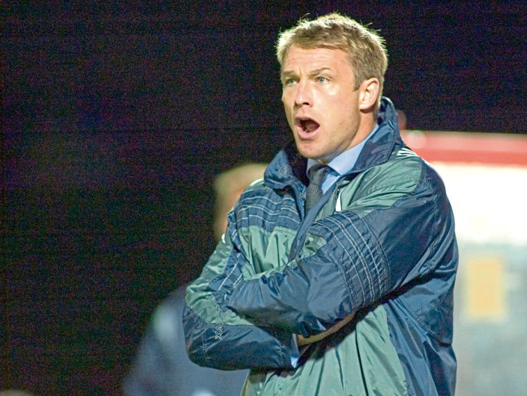 Former St Johnstone star Alan Kernaghan on the sidelines. 