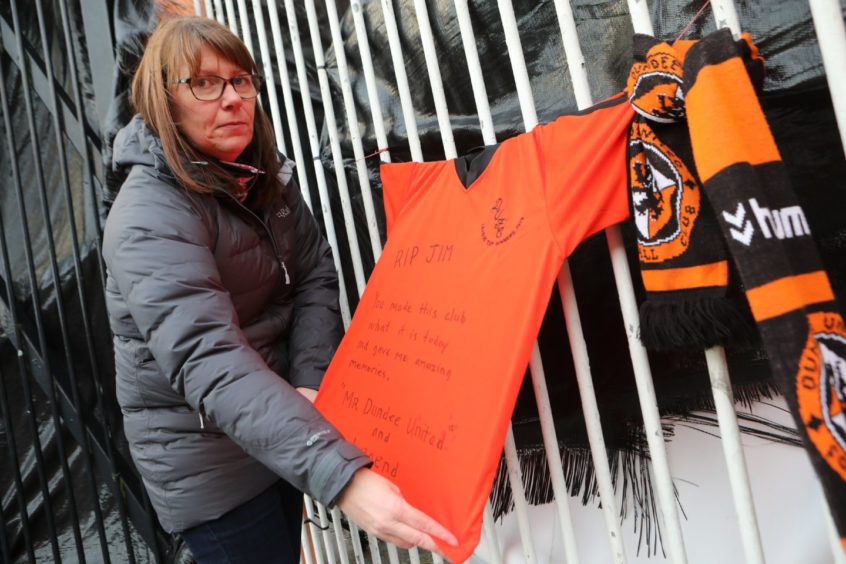 Kelly Ross, 47, ties a strip on the gates at Tannadice.
