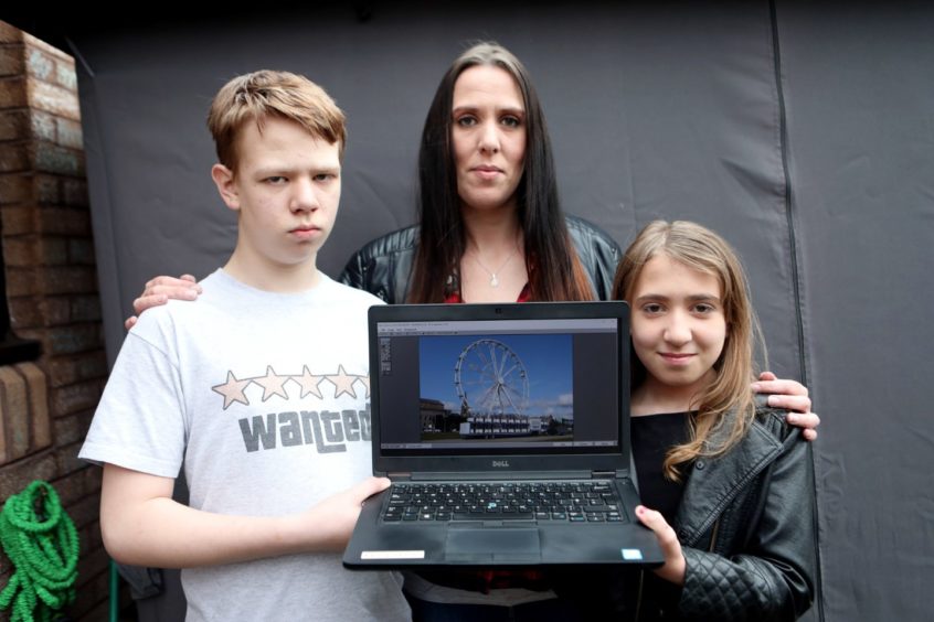 Samantha McGovern with her kids Tyelor & Kaydee.