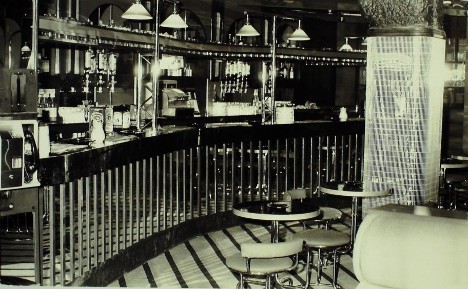 the old Cactusville Bar on Castle Street in 1983. This boozer was known for its many mirrors.