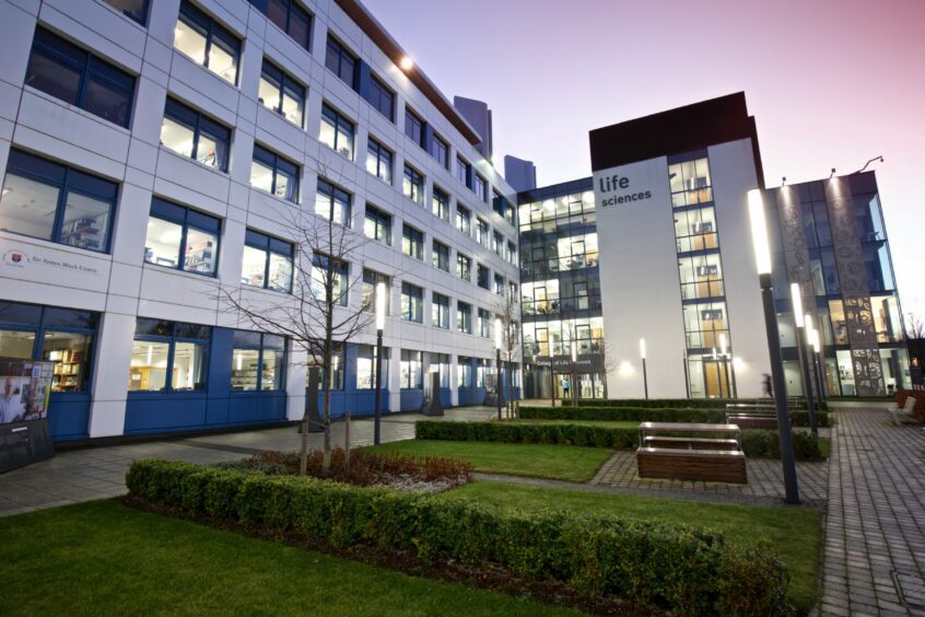 exterior of Dundee University life sciences building