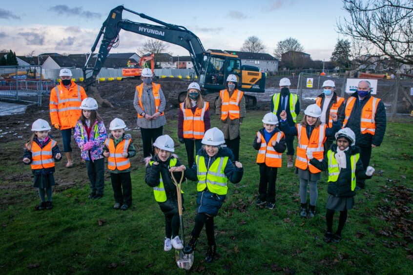 Shirley-Anne Somerville was joined by pupils and Kevin Dickson, Councillor Caroline Shiers, Executive Director Sheena Devlin, Gary Bushnell and Councillor Murray Lyle.