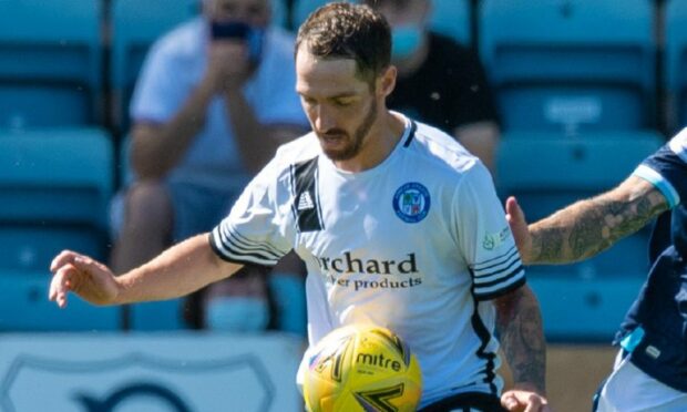 Stefan McCluskey has penned a new deal to keep him with Forfar until the end of the 2022/23 season.