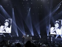 Gladys Knight performs Amazing Grace during a tribute to the late singer Aretha Franklin at the AMAs (Matt Sayles/Invision/AP)