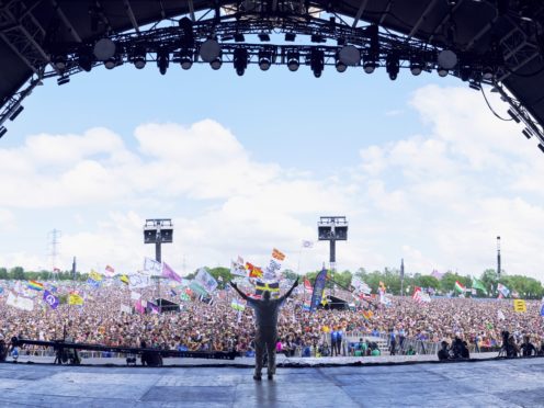 Sir David Attenborough acknowledging the Pyramid Stage audience (Verity Cunningham/BBC)