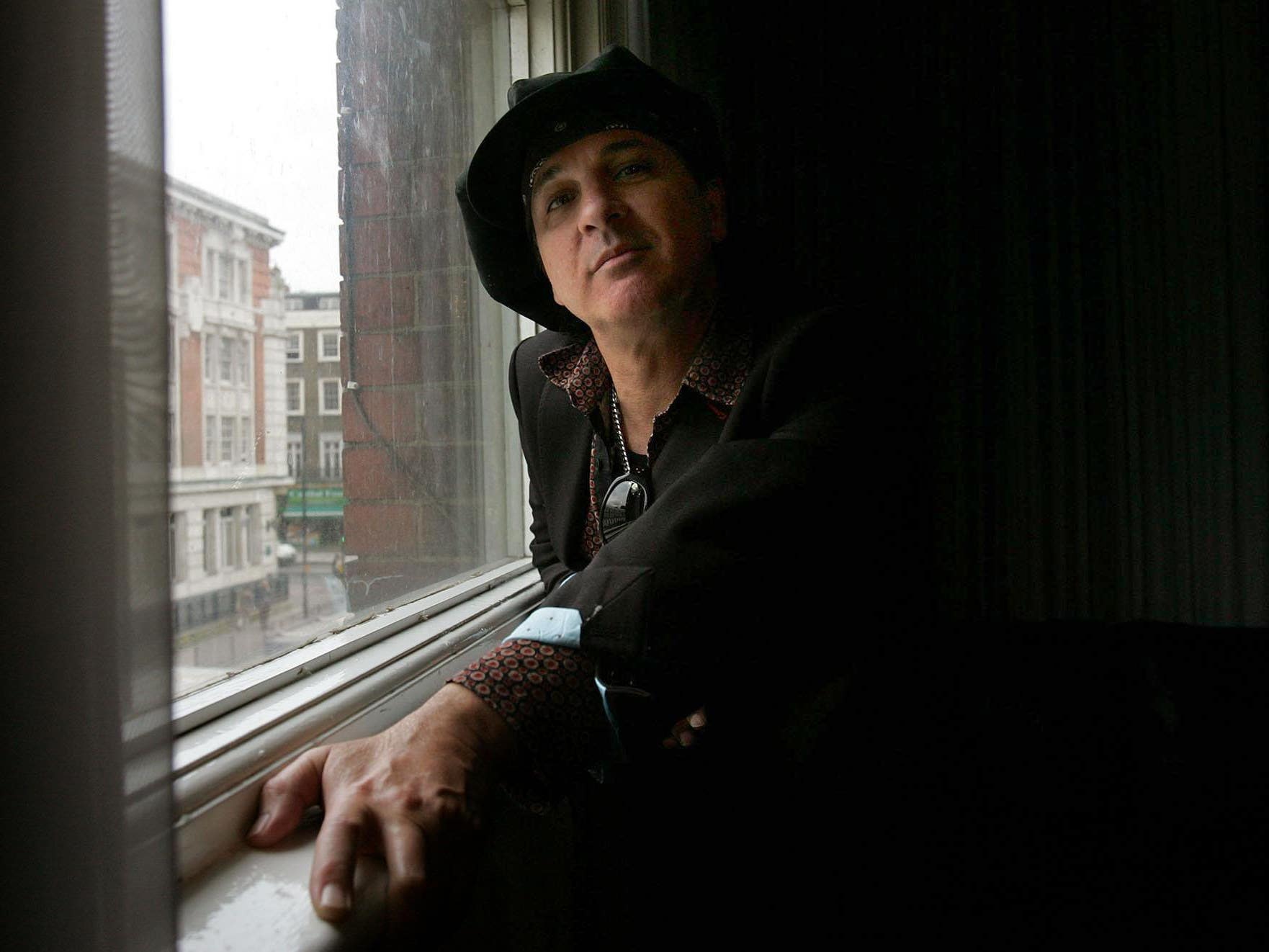Slash and Billy Idol lead tributes to New York Dolls guitarist Sylvain Sylvain - Vimarsana News