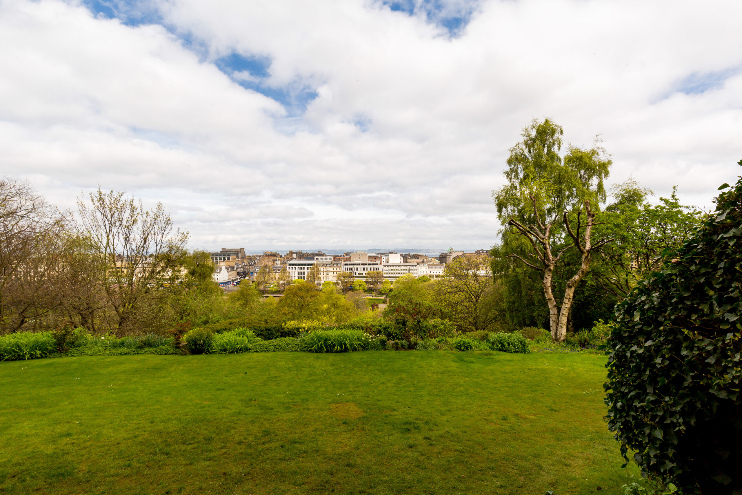 Apartment on one of Edinburgh's most iconic streets up for sale