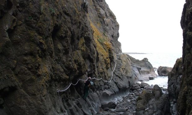 Elie Chain Walk