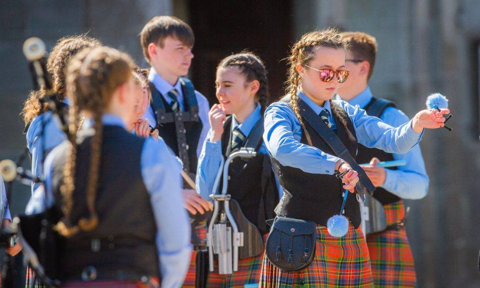 The Lochgelly High School Pipe Band warm up. Reform St, Dundee.