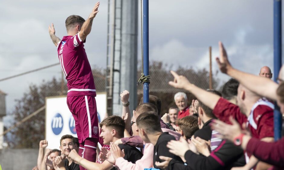 Bobby Linn's Arbroath career will be celebrated this weekend at his testimonial game on Sunday.
