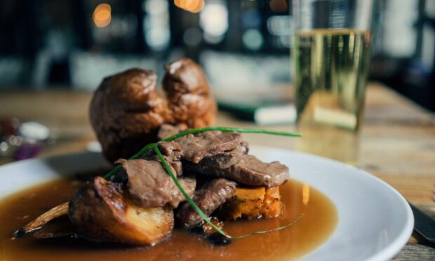 Where can you get the best Sunday Roasts in Dundee? Image: Shutterstock.