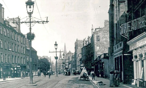 Old Dundee: the Nethergate, with the Electric Theatre on the right.