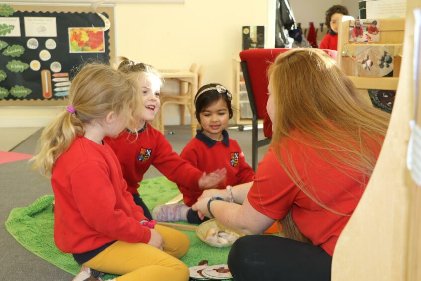 High School of Dundee Nursery. The article discovers how to apply for a nursery school.