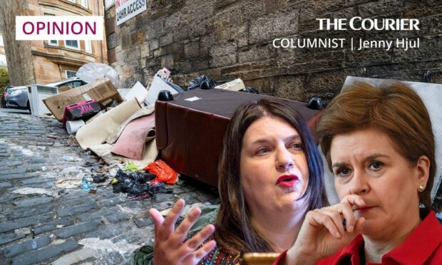 Rubbish on the streets of Glasgow as council leader Susan Aitken and First Minister Nicola Sturgeon prepare for COP26. Photo: Alamy Live News.