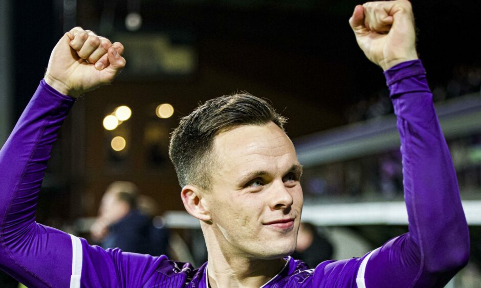 Lawrence Shankland playing for Beerschot.