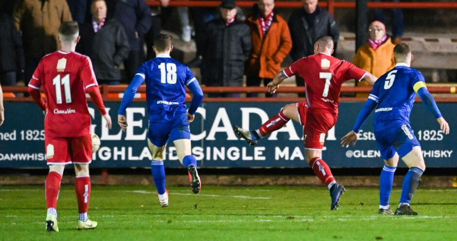 Brechin's David Cox fired in the equaliser 10 minutes into the second half.