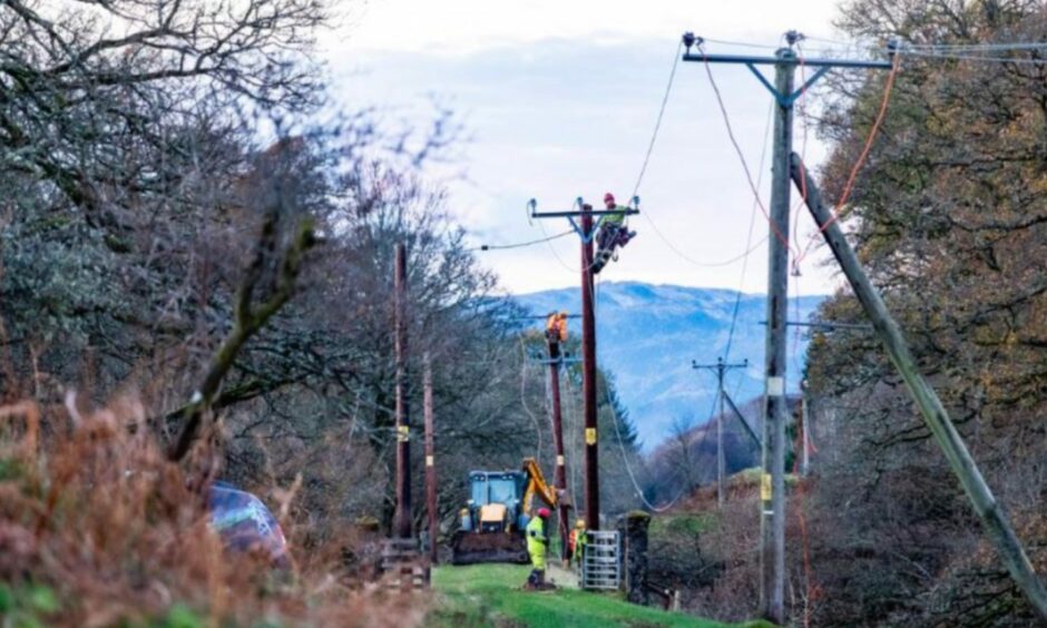 Hundreds of people across Tayside and Fife lost power.