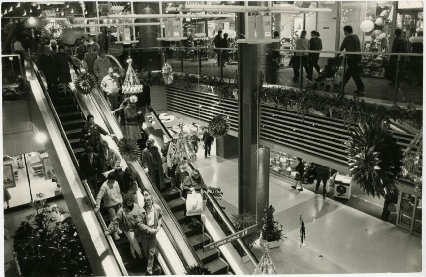 black and white photo shows a busy Wellgate shopping centre in 1986.
