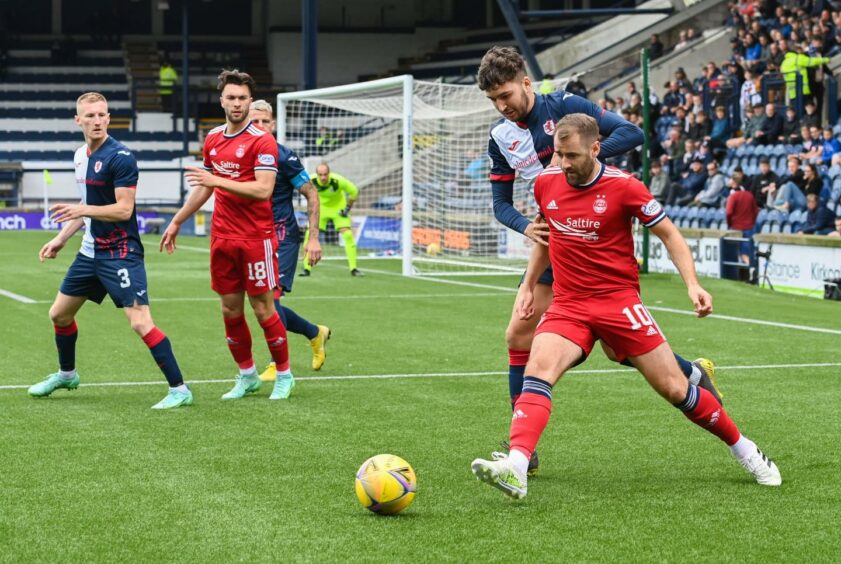 Niall McGinn in action for Aberdeen.