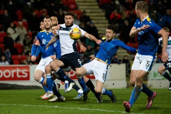 St Johnstone defend a Dundee corner as Ryan Sweeney lurks. Supplied by SNS