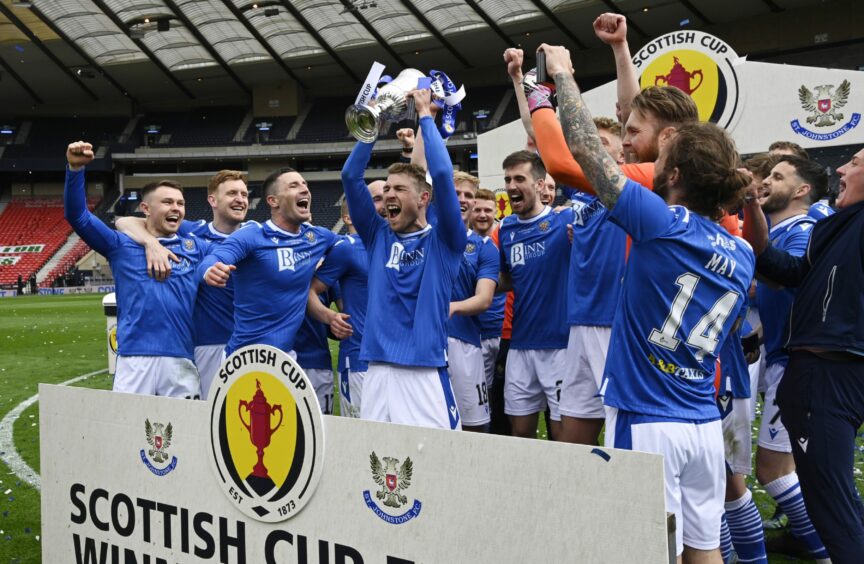  St Johnstone's David Wotherspoon lifts the Scottish Cup