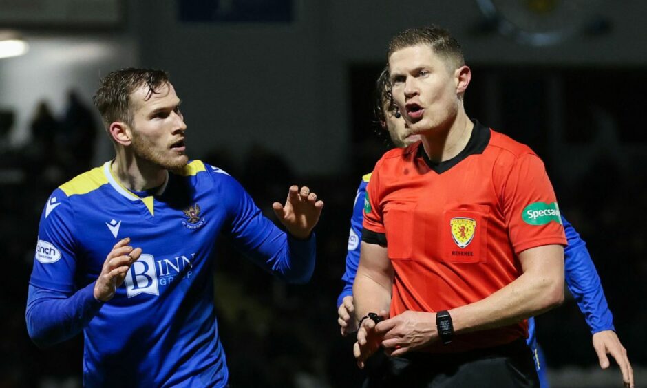 David Dickinson infuriated the St Johnstone players at St Mirren.