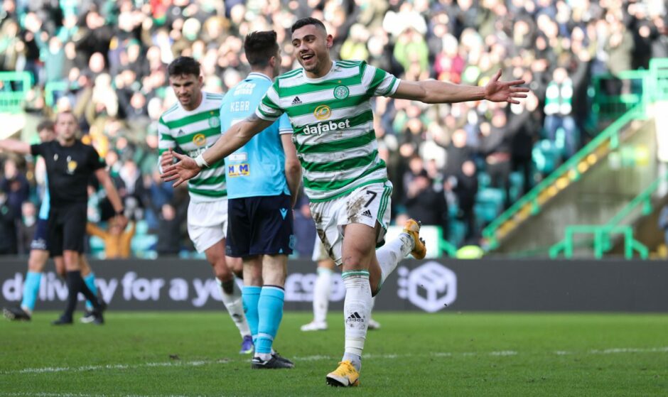 Celtic's Giorgos Giakoumakis celebrates a quick-fire double to make it 2-1.